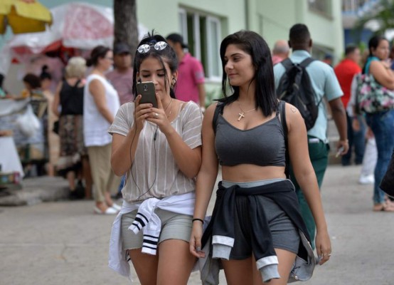 ¡Al fin!, Cubanos ya tienen internet en sus celulares