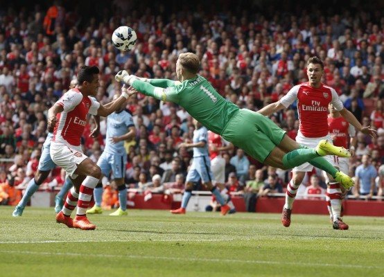 Manchester City le sacó un empate al Arsenal en los últimos minutos