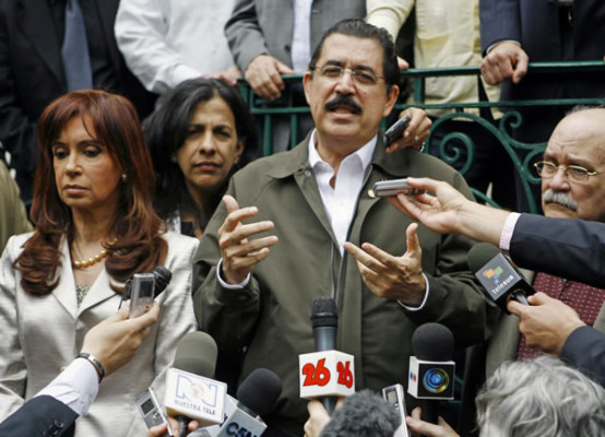 Zelaya: 'En este momento vuelo a Tegucigalpa'