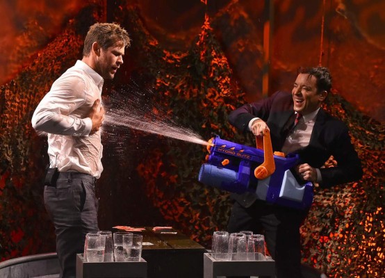 Guerra de agua entre Chris Hemsworth y Jimmy Fallon