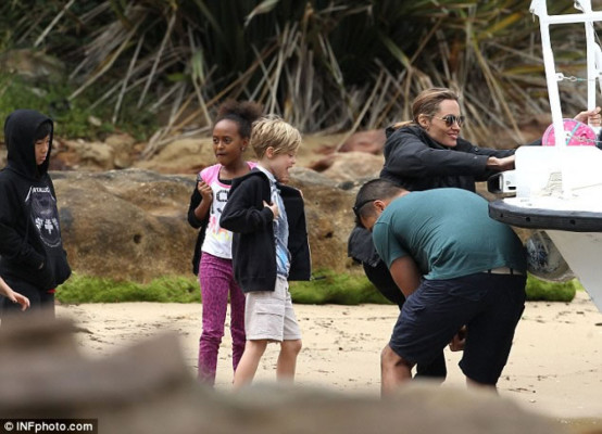 Angelina Jolie y Brad Pitt de vacaciones con sus hijos