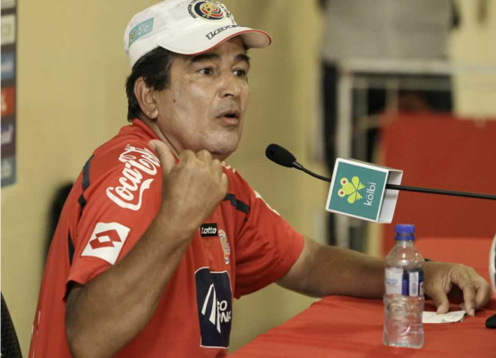 Pinto: 'En México hay periodistas disfrazados de payasos'