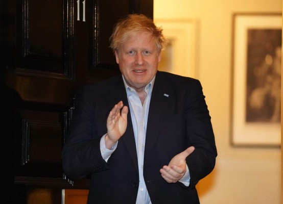 Boris Johnson prolonga su cuarentena, una semana después de dar positivo por coronavirus
