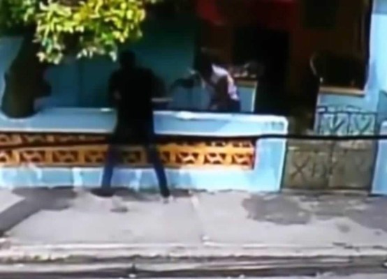 Le robaron, persigue al ladrón y con un fusil, lo mató