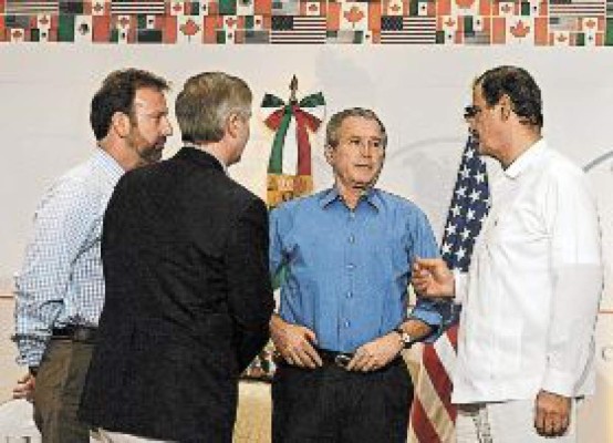 Bush reafirma compromiso migratorio y elogia a Fox