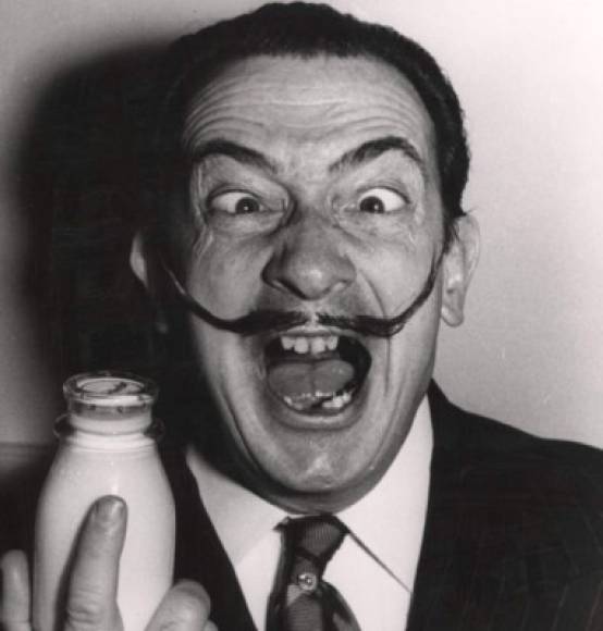 En la próxima semana se conocerá si Pilar es hija de Dalí, es caso de probar su filiación, ella podrá reclamar al menos una cuarta parte de la herencia del pintor.<br/><br/>El cuerpo de Salvador Dalí se encuentra momificado y 'muy bien conservado', y preserva su característico bigote, según explicó el secretario de la Fundación Gala-Dalí, Luis Peñuelas.Imagen tomada de http://magazine.stregis.com/.