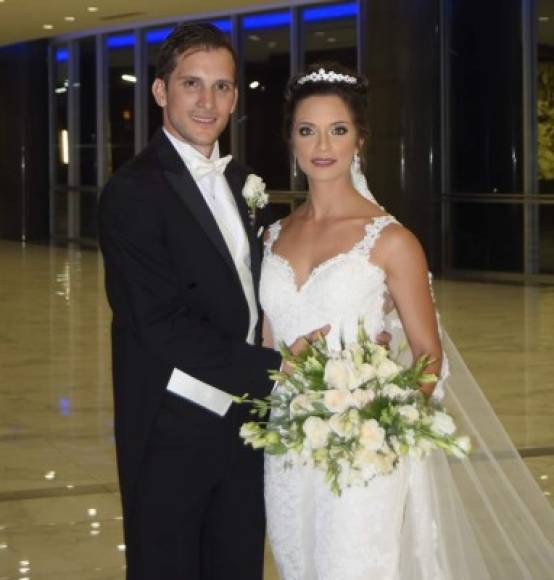 Abel Fonseca y Claudia López se casaron en un festejo tradicional y elegante.