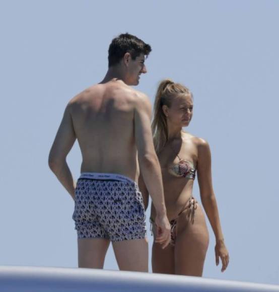 La pareja la pasó muy bien en las vacaciones en Ibiza a bordo de un yate. Foto cortesía El Mundo