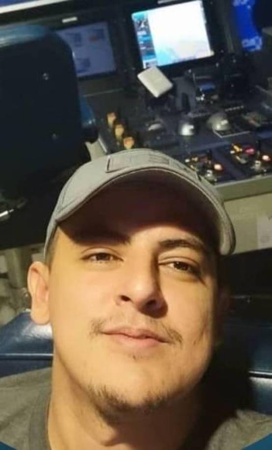 Se trata de Javian Thompson, un apuesto joven que posee una licencia de primer oficial de 5000 TRB y un Certificado Avanzado DP obtenido en Nueva Orleans, Estados Unidos.