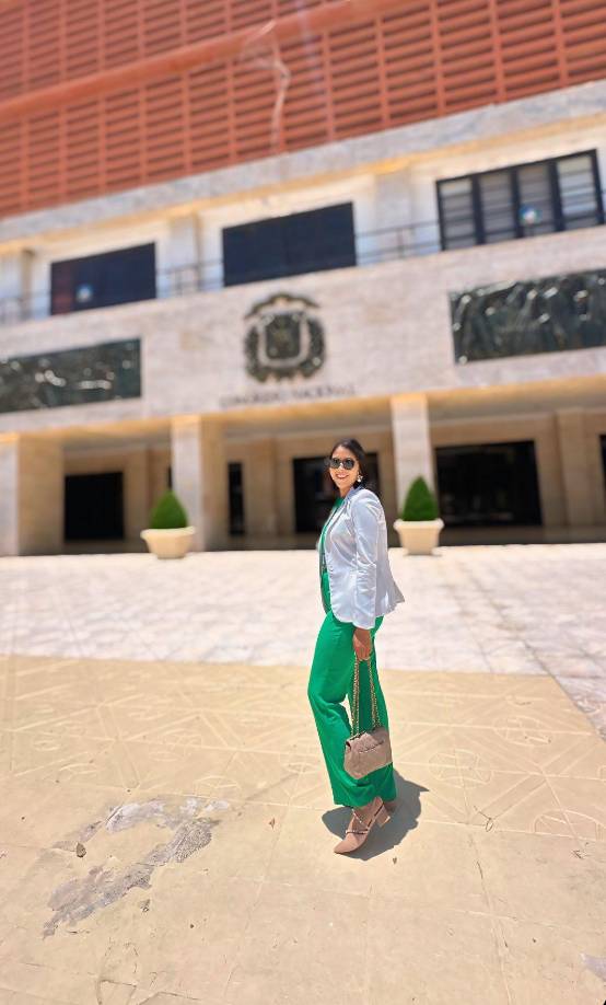 Danna también se desempeña como asesora de visas y es fundadora de Servicios Consulares.