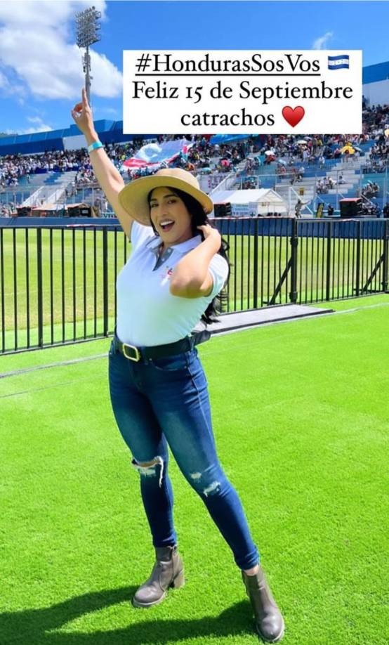 Martha Ríos, otra guapa presentadora del programa deportivo ‘Las Dueñas del Balón’, también estuvo en el estadio Nacional Chelato Uclés.
