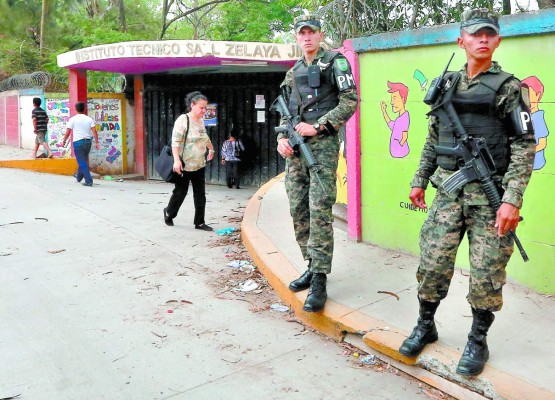 Colegios bajo resguardo de la Policía Militar