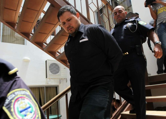 Guardia golpeó a Rigoberto Paredes Vélez en la nariz