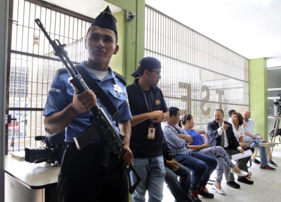 Al menos tres ministros dejarán sus cargos en enero