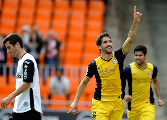 El Atlético queda muy cerca del título con triunfo importante en Valencia
