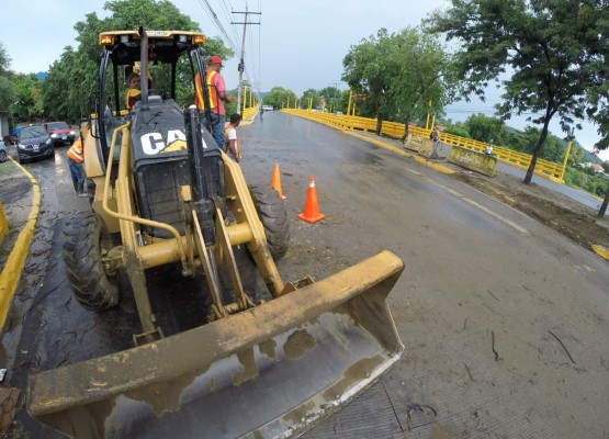 Suspenden trabajos de reparación en puente Las Brisas