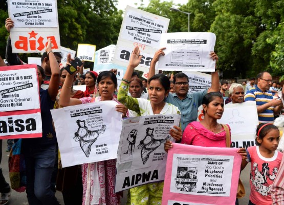 El calvario de un padre indio para mantener con vida a su hija
