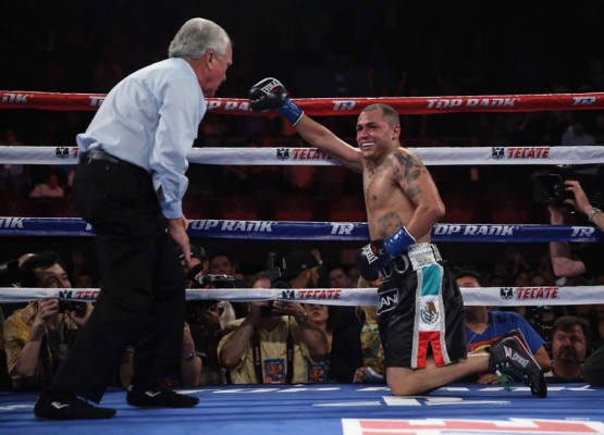 Juan Manuel Márquez derrota a Mike Alvarado y va por Pacquiao