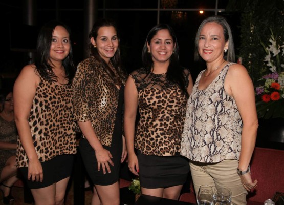 Festejo prenupcial para Alejandra Alfaro