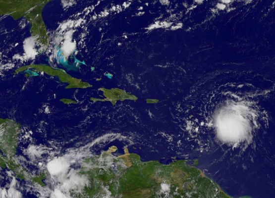 Tormenta Erika se fortalece y amenaza a EUA como huracán