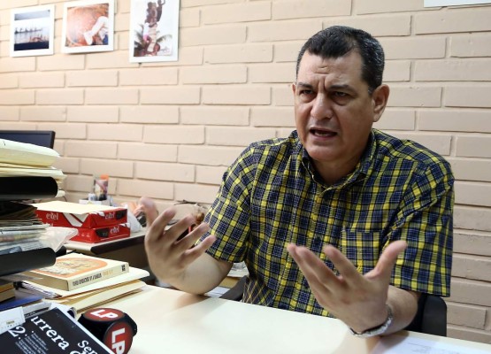 'Jóvenes leen más mensajitos de teléfono que libros”