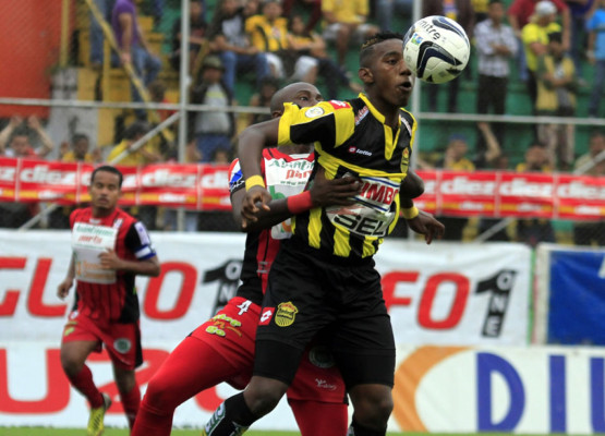 Real España doblega al Deportes Savio en el debut de Costly