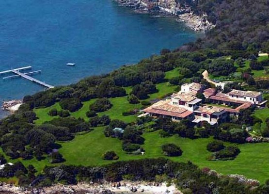 Berlusconi vende la mansión que acogió sus célebres orgías