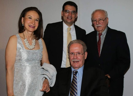 Honores para grandes con orgullo por Honduras