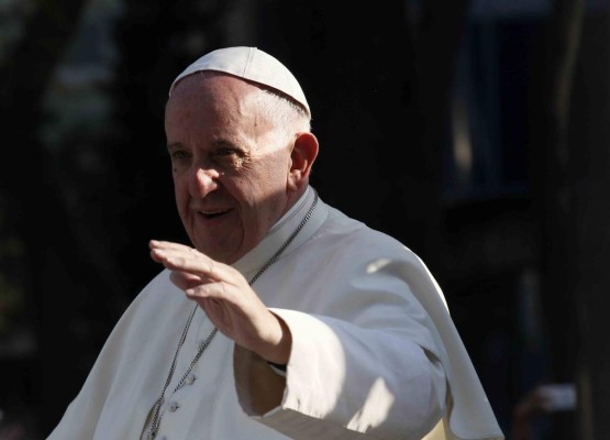 Video: Le lanzan camiseta del Cruz Azul al papa Francisco
