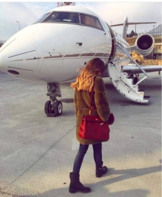 La joven solía viajar alrededor del mundo en jets privados, propios o rentados.