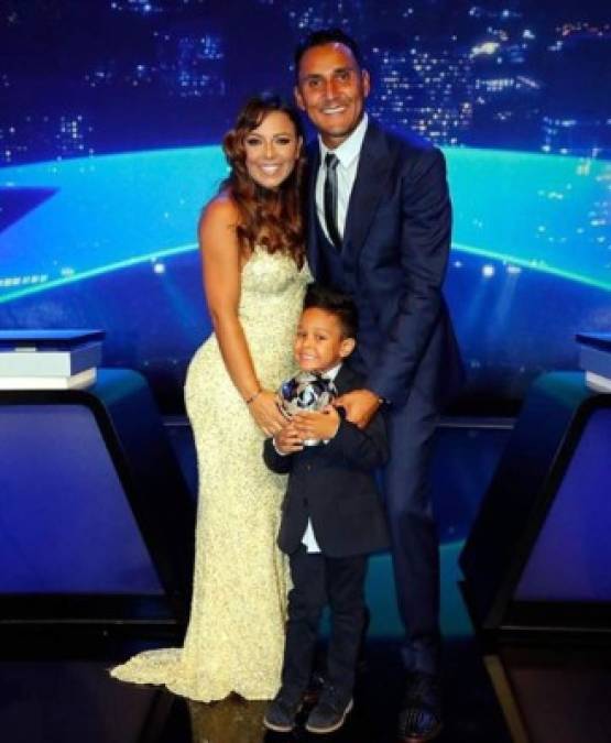 Andrea Salas no desaprovechó la oportunidad de acompañar a su esposo Keylor Navas en la ceremonia de premiación de la Champions League. Lo que ella no esperaba es que su look volviera a encender el rumor de su embarazo.