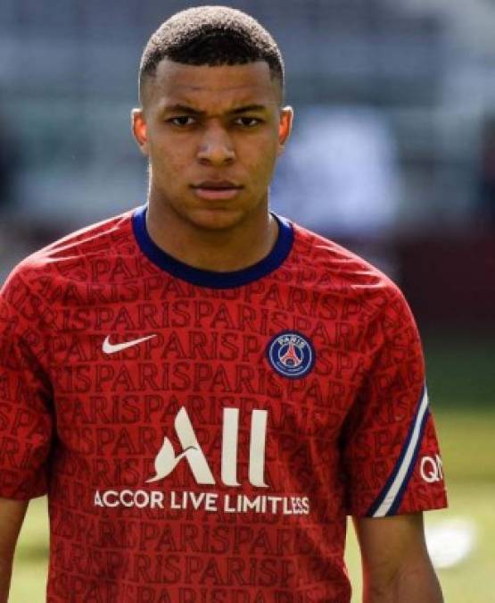 Mbappé: Es el objetivo principal de Florentino Pérez para este próximo verano en Real Madrid. El medio Le Parisien asegura que el club blanco ya está hablando con varios bancos para hacerse con el crack del PSG. El rotativo francés explica que el Real Madrid tiene “el apoyo de varios bancos, que consideran que el club es suficientemente solvente, y están dispuestos a concederle un préstamo para concretar la llegada del astro francés”. Foto AFP