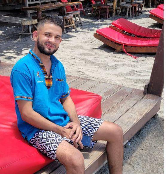 Darío reaccionó ante el ataque de los sujetos y se fue a los golpes con uno de ellos.