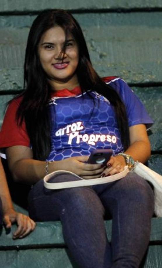 Saudy Ramos estuvo en las gradas del Micheletti observando jugar a su novio, el portero beliceño del Honduras Progreso, Woodrow West.