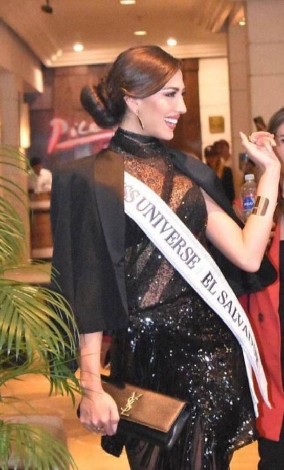Y es que la guapísima Miss El Salvador, Isabella García Manzo, no sale de una polémica, para meterse a otra, esta vez ha hecho enfurecer a los internautas y varios missólogos que siguen de cerca la competencia del Miss Universo con la nueva acción que realizó.