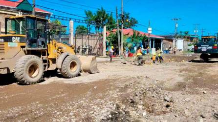 La primera etapa ya concluida de la calle 8 y la segunda en construcción es lo único que cumplió el Gobierno.