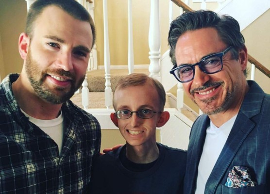 Iron Man y Capitán América cumplen sueño de joven con cáncer