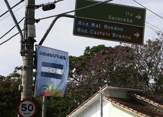 Escaso ambiente festivo a horas de la llegada de Honduras a Porto Feliz