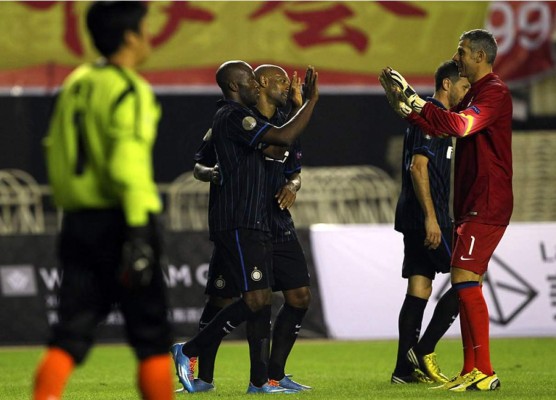 Video: David Suazo marca triplete en goleada de las leyendas del Inter