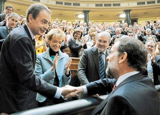 Zapatero entre mujeres