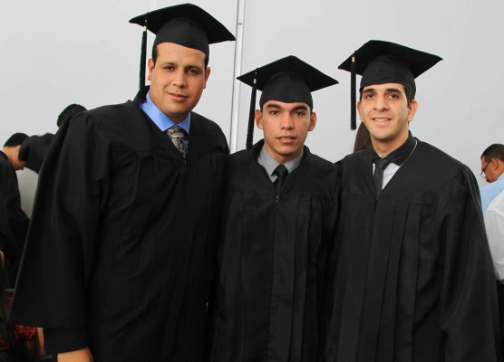 Unitec y Ceutec celebra graduaciones