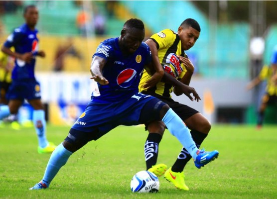 Real España le pasó por encima al Motagua y le arrebató el liderato