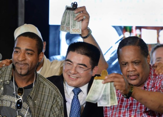 Sin techo de Nueva York se dicen estafados por magnate chino