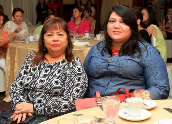 Grupo Ayuda celebra su cuarto desayuno solidario