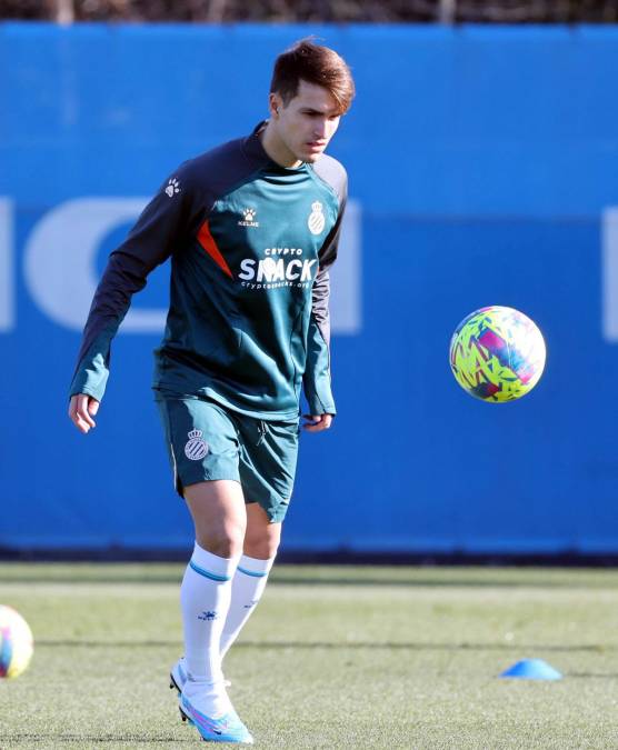 Denis Suárez - El Espanyol se movió también en el último día de mercado y anunció la cesión del mediapunta, procedente del Celta de Vigo. El club perico también fichó al centrocampista español internacional Sub-21 José Gragera, que ha firmado hasta el 30 de junio de 2028.