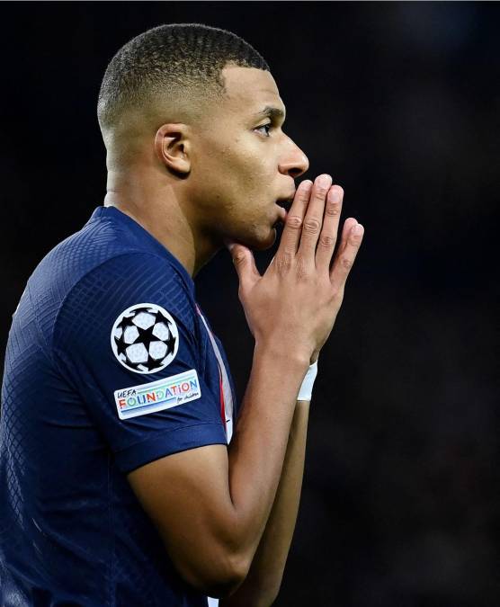 Kylian Mbappé se lamenta tras fallar una ocasión contra el Benfica.