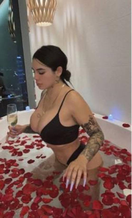 Capturan a “La Mitzi”, esposa de poderoso narco, en su casa con armas y drogas