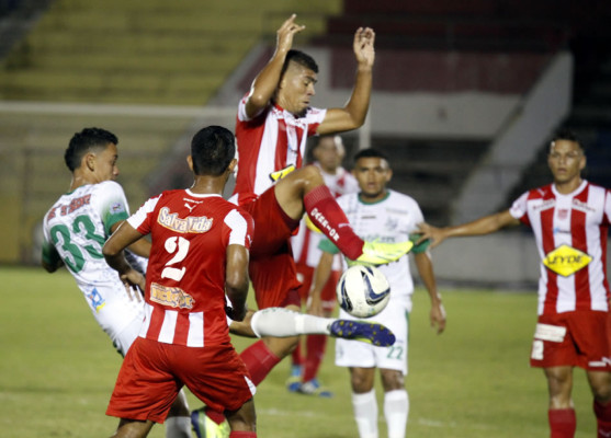 Platense sale a flote y complica al Vida