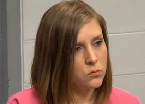 Acusan a maestra de tener relaciones con tres alumnos