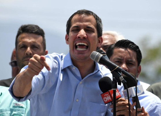 Guaidó afirma que Maduro debe decidir si sale por 'la fuerza' en Venezuela